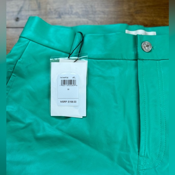 💥SALE New $168 💥 7 for all Mankind Tailored Slouch Short Sz 30 Vegan Leather - Picture 2 of 10